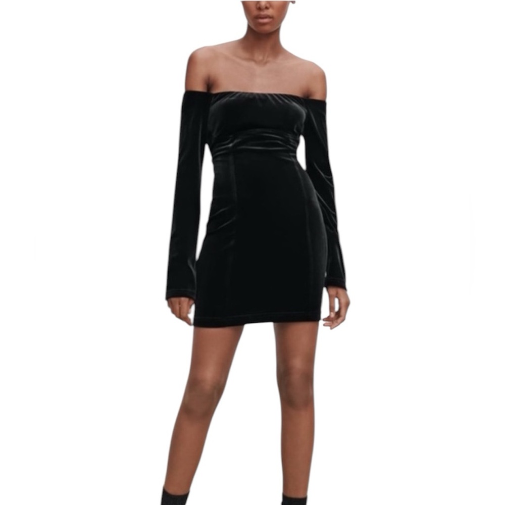 🦋Zara Women’s Mini black velvet dresss size-Medium
